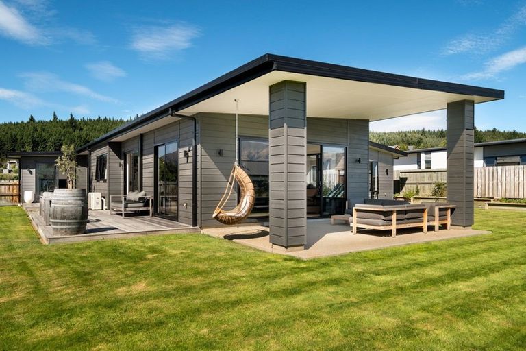 Photo of property in 9 Centre Crescent, Wanaka, 9305