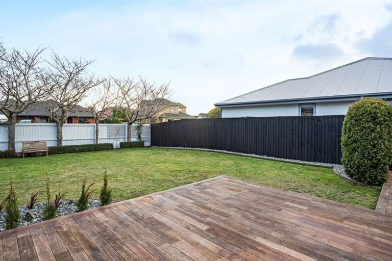 Photo of property in 32 Linkwater Way, Parklands, Christchurch, 8083