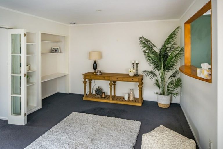 Photo of property in 52 Grays Road, Plimmerton, Porirua, 5026