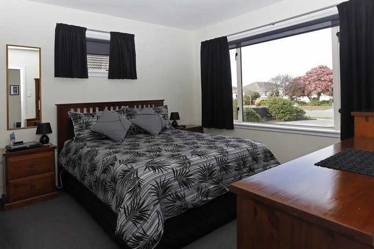 Photo of property in 39 Charlcott Street, Burnside, Christchurch, 8053