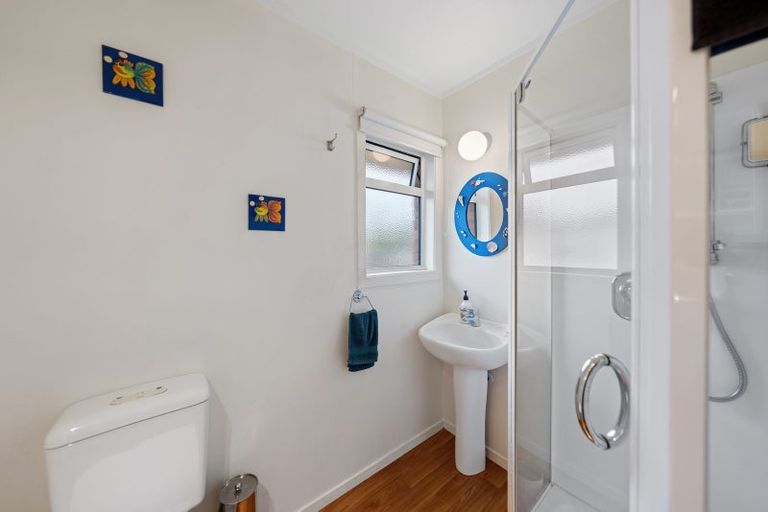Photo of property in 3 Poto Street, Te Atatu South, Auckland, 0610