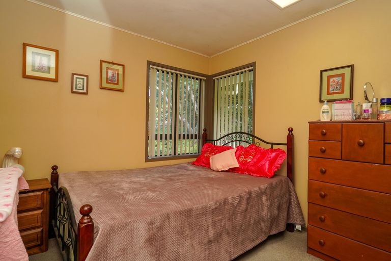Photo of property in 202 Godley Road, Titirangi, Auckland, 0604