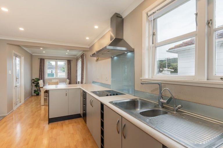 Photo of property in 27 Hewer Crescent, Naenae, Lower Hutt, 5011