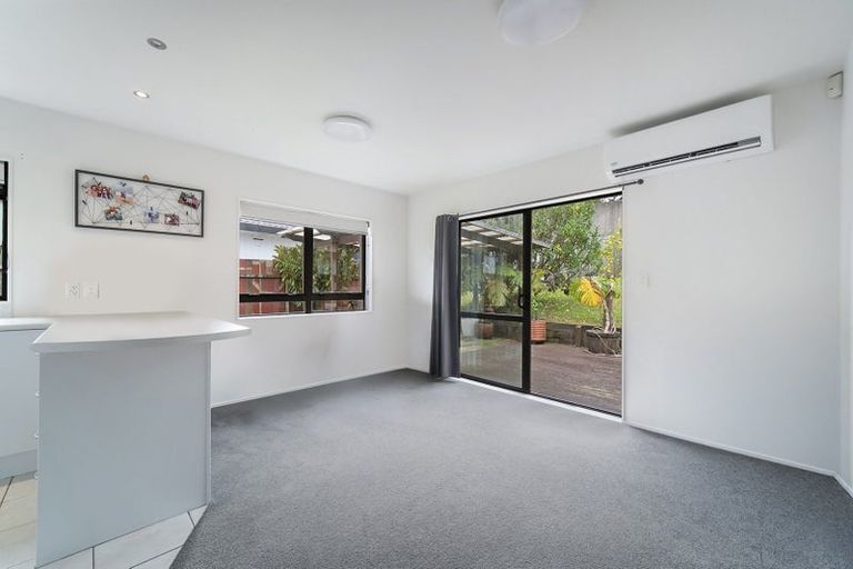 Photo of property in 12 Ginders Drive, Massey, Auckland, 0614