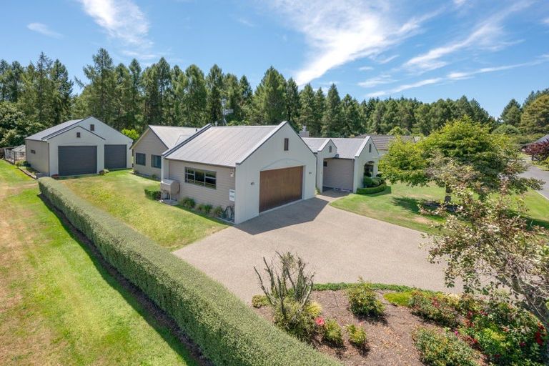 Photo of property in 6 Flaxen Way, Kinloch, Taupo, 3377