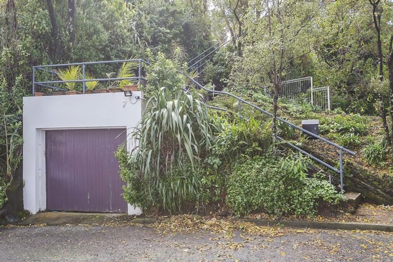Photo of property in 7 Moana Road, Kelburn, Wellington, 6012