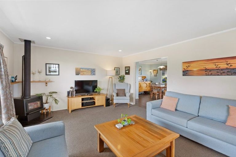 Photo of property in 2 Amokura Street, Waikanae, 5036