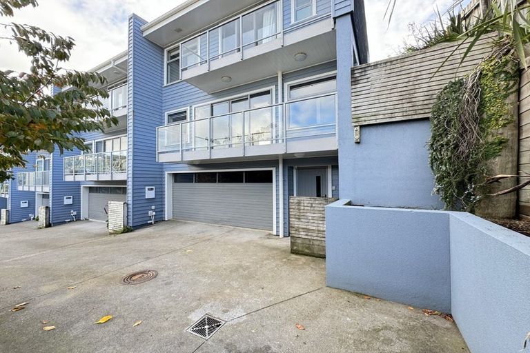 Photo of property in 52d Mandalay Terrace, Khandallah, Wellington, 6035