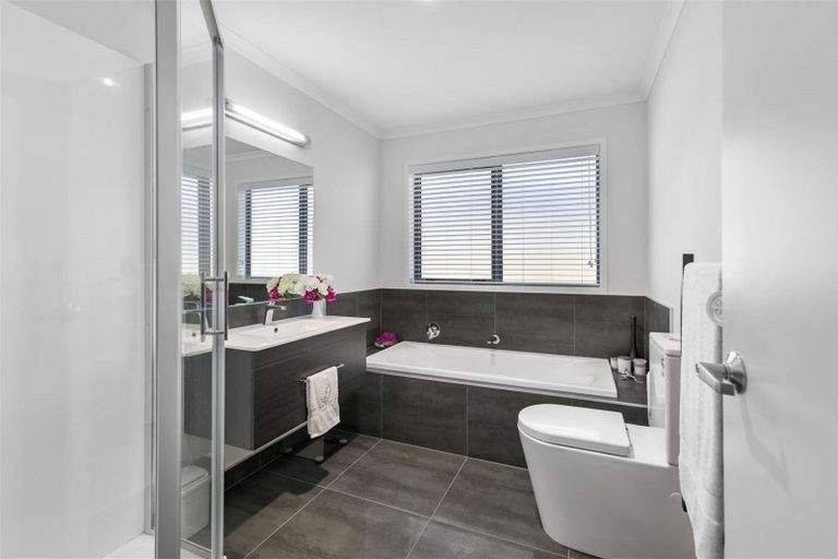 Photo of property in 71 Te Wharo Drive, Papamoa, 3118