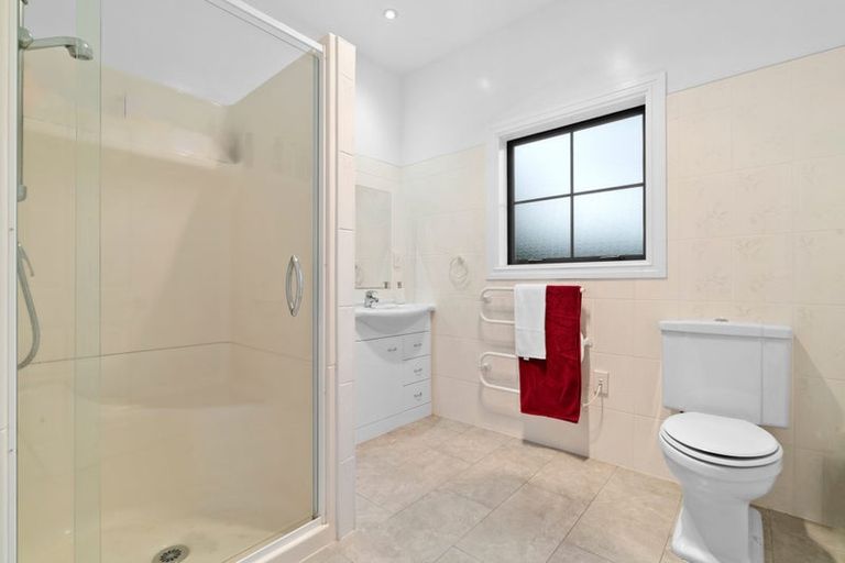 Photo of property in 1 Beverage Place, Rosehill, Papakura, 2113