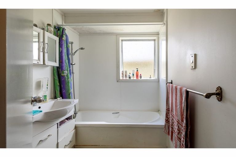 Photo of property in 67 Hindmarsh Street, Henderson, Auckland, 0612