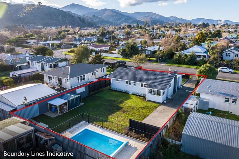 Photo of property in 64 Brandon Street, Featherston, 5710