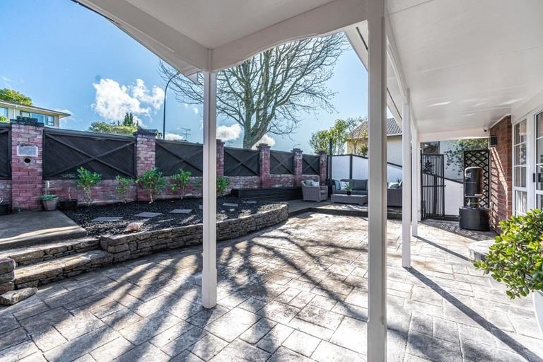 Photo of property in 138 Chelsea View Drive, Chatswood, Auckland, 0626