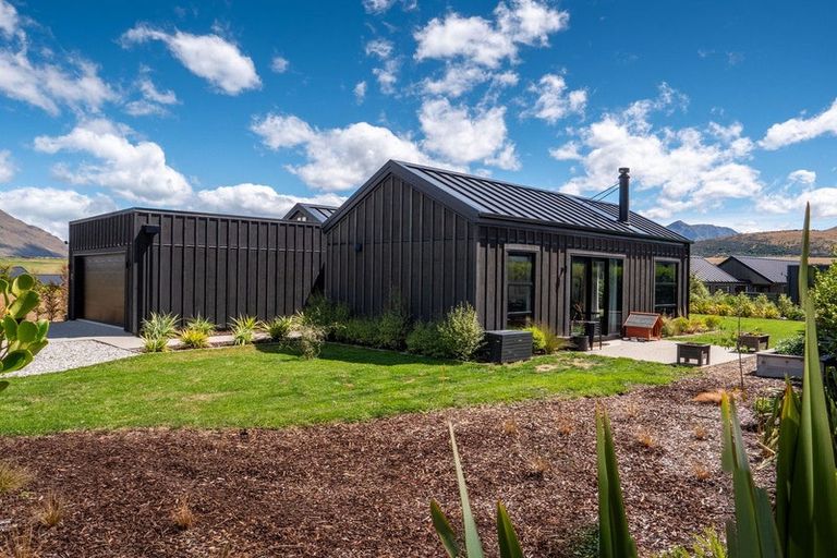 Photo of property in 6 Kerrera Lane, Jacks Point, Queenstown, 9371