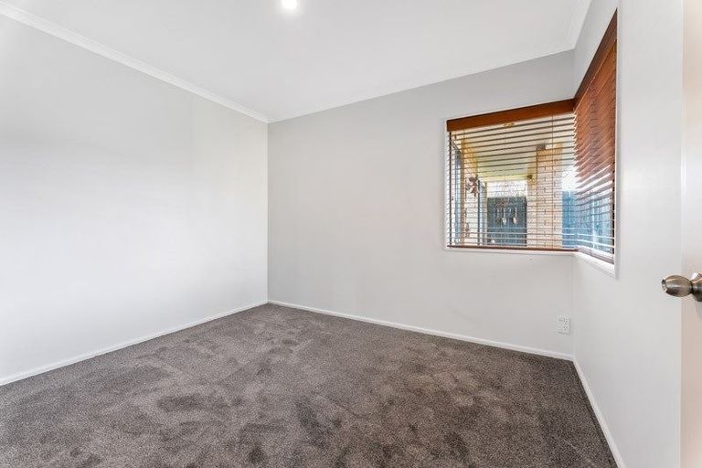 Photo of property in 6 Senecio Place, Weymouth, Auckland, 2103