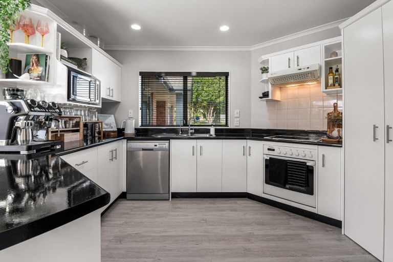 Photo of property in 8 Elmbridge Place, Owhata, Rotorua, 3010