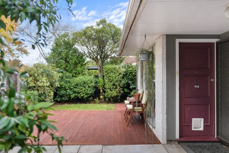 Photo of property in 35 Montclare Avenue, Avonhead, Christchurch, 8042