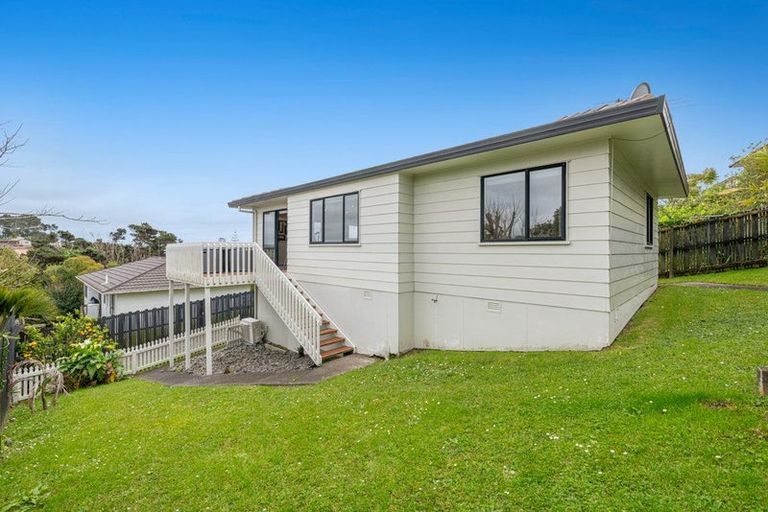 Photo of property in 2/15 Exeter Place, Unsworth Heights, Auckland, 0632