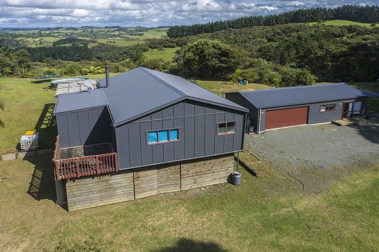 Photo of property in 129 Mcleod Road, South Head, Helensville, 0874