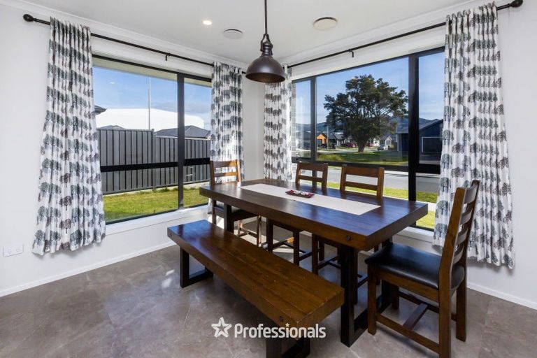 Photo of property in 33 Cynisca Crescent, Wallaceville, Upper Hutt, 5018