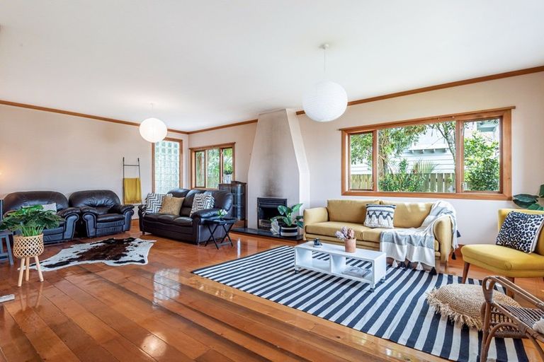 Photo of property in 9 Merani Street, Narrow Neck, Auckland, 0622