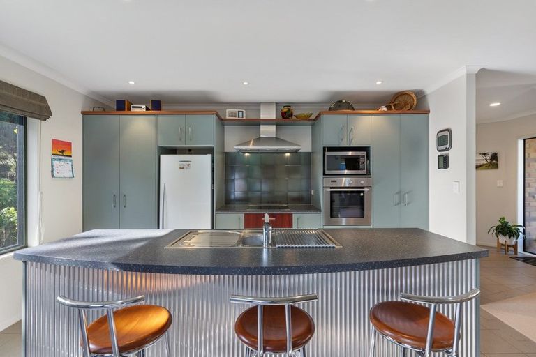 Photo of property in 11 Grovenor Drive, Orewa, 0931