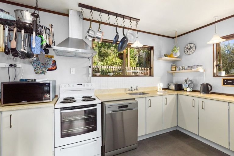 Photo of property in 27 Fenchurch Grove, Stokes Valley, Lower Hutt, 5019