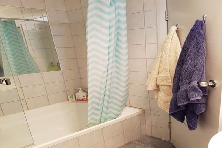 Photo of property in 77 Maungaraki Road, Korokoro, Lower Hutt, 5012