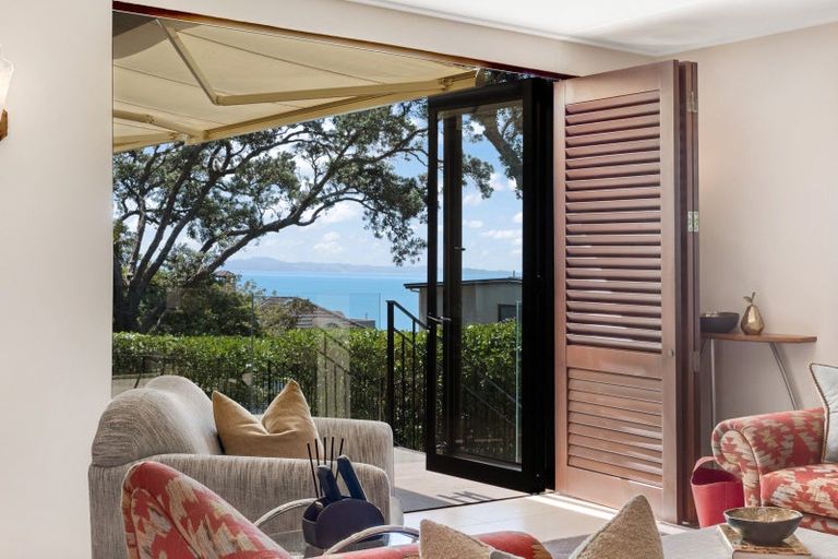 Photo of property in 2 Glenoaks Rise, Mellons Bay, Auckland, 2014