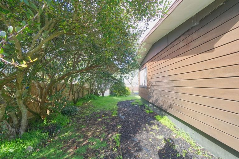 Photo of property in 103 Ennis Avenue, Pakuranga Heights, Auckland, 2010