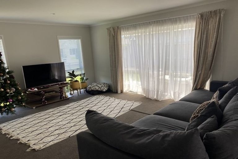 Photo of property in 32 Harding Drive, Papamoa Beach, Papamoa, 3118