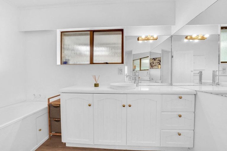 Photo of property in 1 Cliff Lane, Glenbrook, Waiuku, 2681