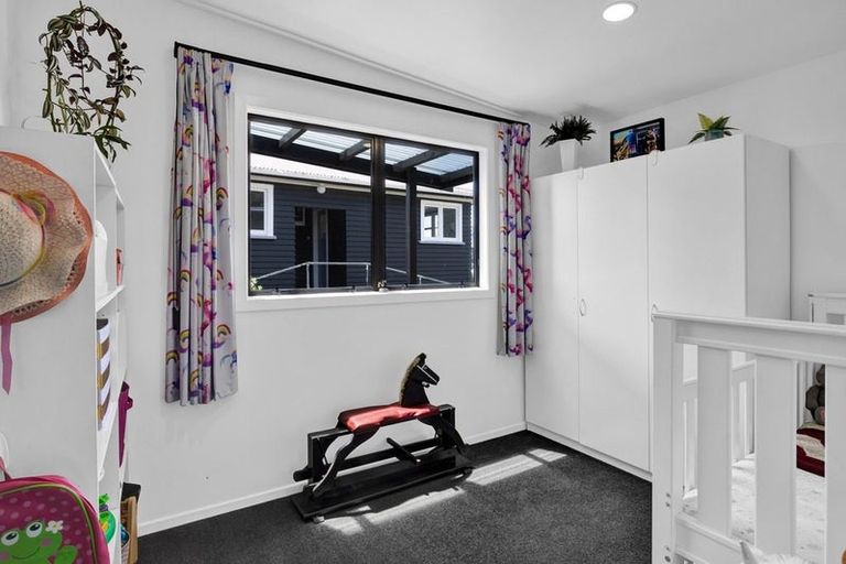 Photo of property in 30 Pioneer Road, Moturoa, New Plymouth, 4310