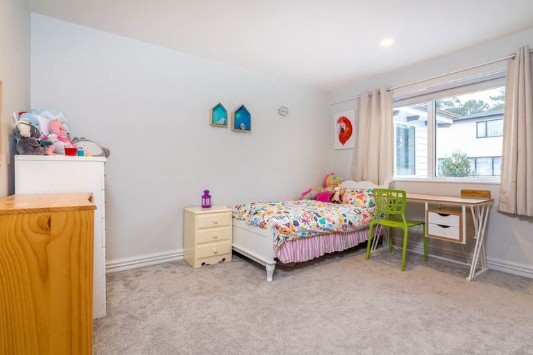 Photo of property in 18 Golden Morning Drive, Albany Heights, Auckland, 0632