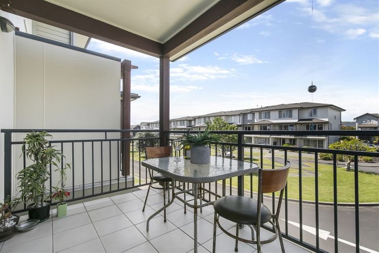 Photo of property in 28 Opito Way, East Tamaki, Auckland, 2013