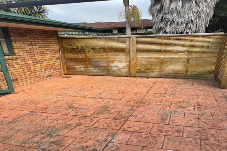 Photo of property in 31 Broadfield Street, Massey, Auckland, 0614