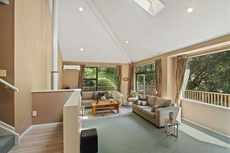 Photo of property in 16a Kingsclere Place, Goodwood Heights, Auckland, 2105