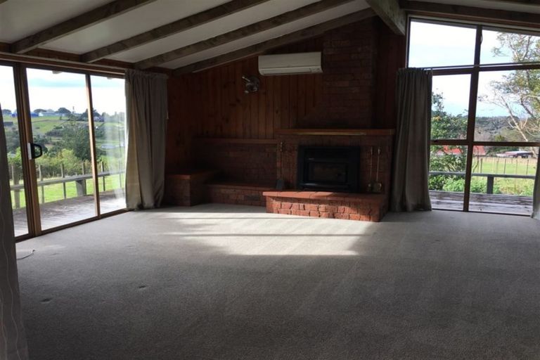 Photo of property in 34 Red Hills Road, Massey, Auckland, 0614