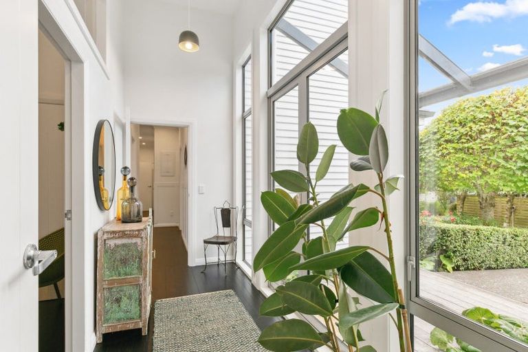 Photo of property in 8 Lochiel Road, Khandallah, Wellington, 6035