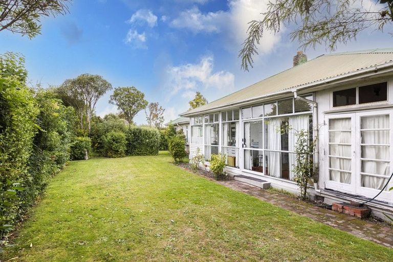 Photo of property in 28 Jacksons Road, Merivale, Christchurch, 8014