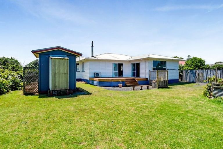 Photo of property in 32 Dieffenbach Street, Opunake, 4616