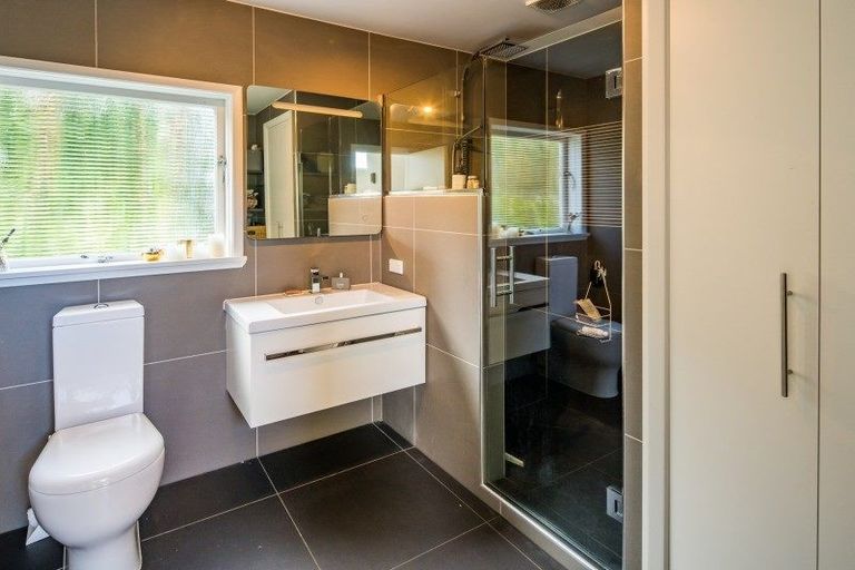 Photo of property in 11 Homebush Road, Khandallah, Wellington, 6035