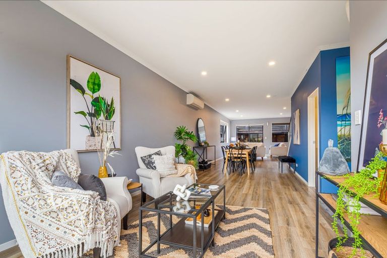 Photo of property in 6 Barrique Road, Kumeu, 0810