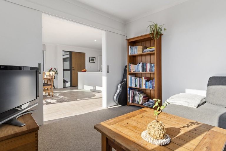 Photo of property in 82 Bert Wall Drive, Omokoroa, 3114