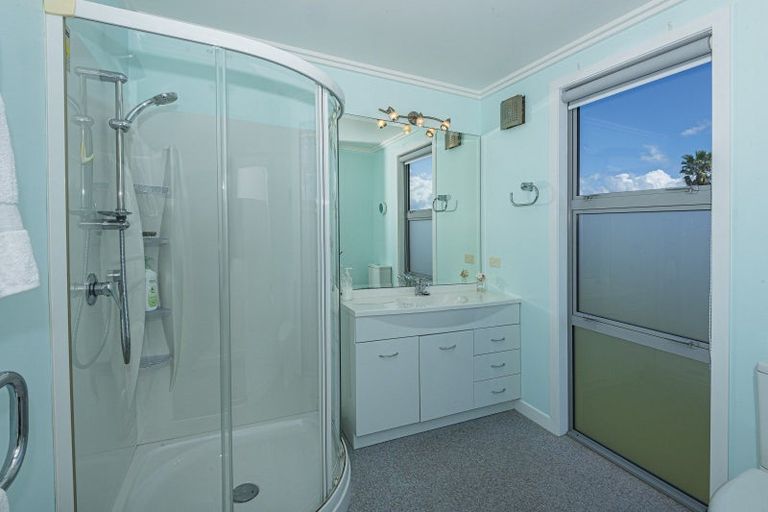 Photo of property in 2 Graham Street, One Tree Point, 0118