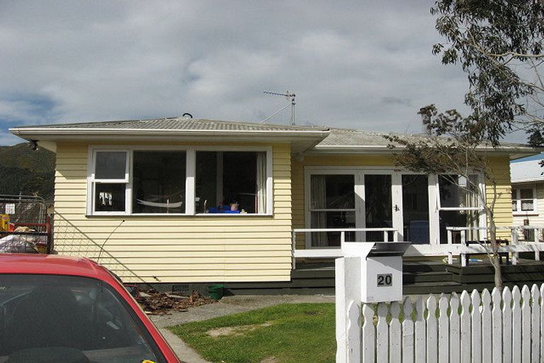 Photo of property in 20 Hamstead Street, Wainuiomata, Lower Hutt, 5014