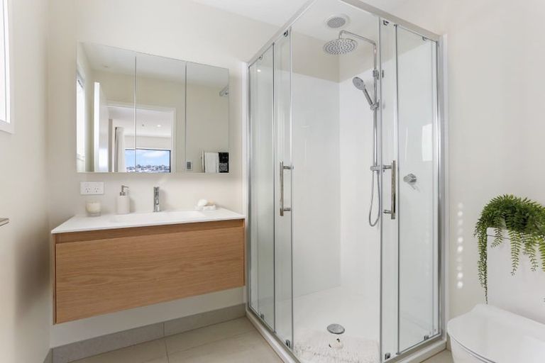 Photo of property in 53c Red Beach Road, Red Beach, 0932