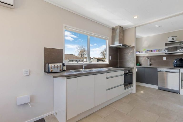 Photo of property in 25 Secretariat Place, Randwick Park, Auckland, 2105