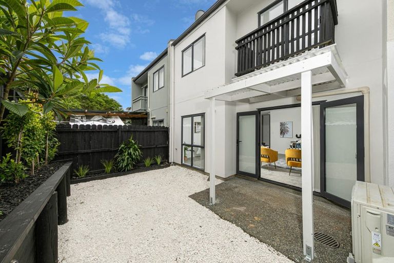 Photo of property in 35 Rakich Place, Henderson, Auckland, 0612