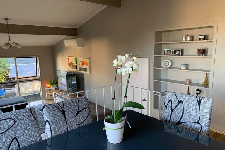 Photo of property in 47 John Dee Crescent, Red Beach, 0932